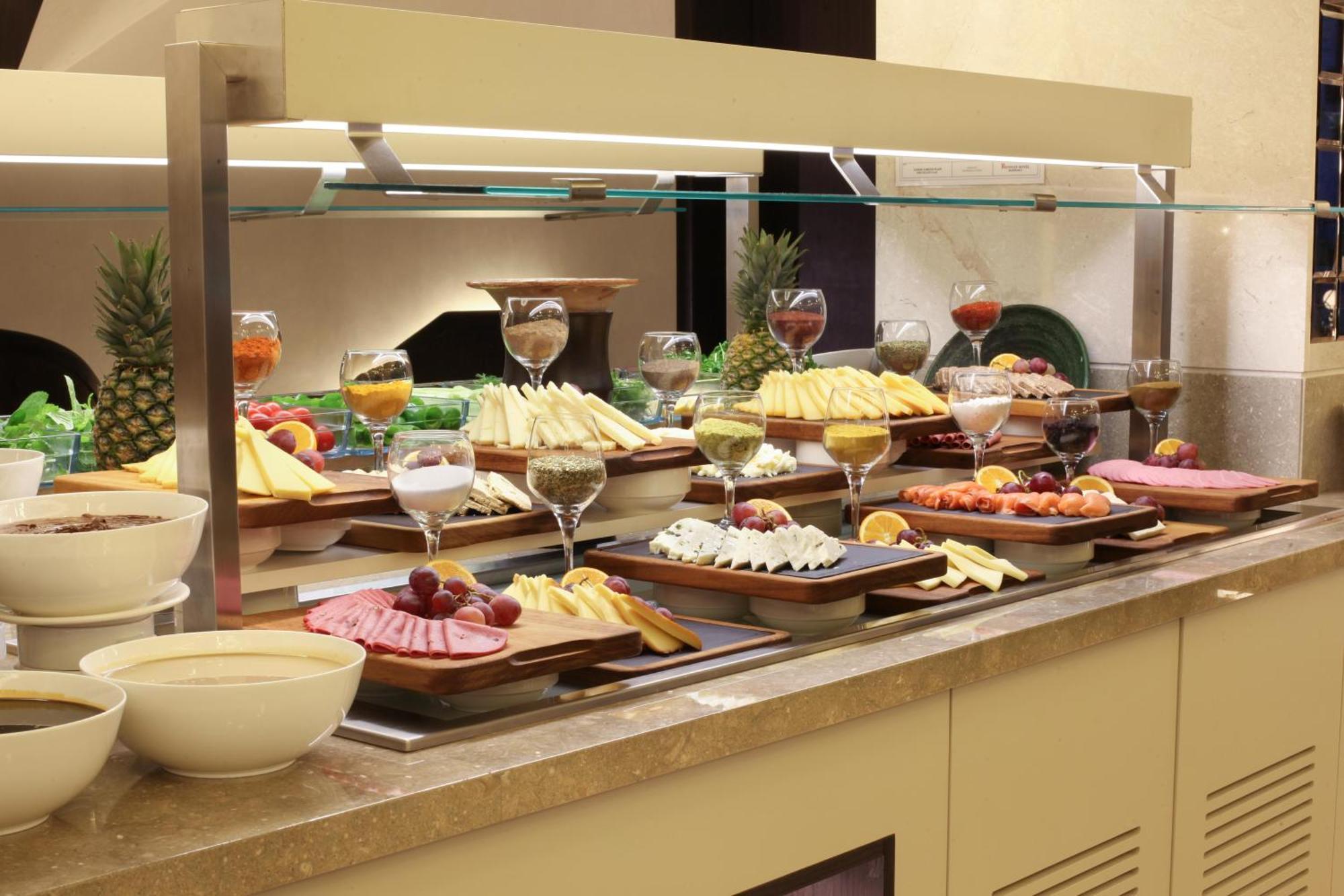 本特利摩顿酒店 - 特级 伊斯坦布尔 外观 照片 A buffet