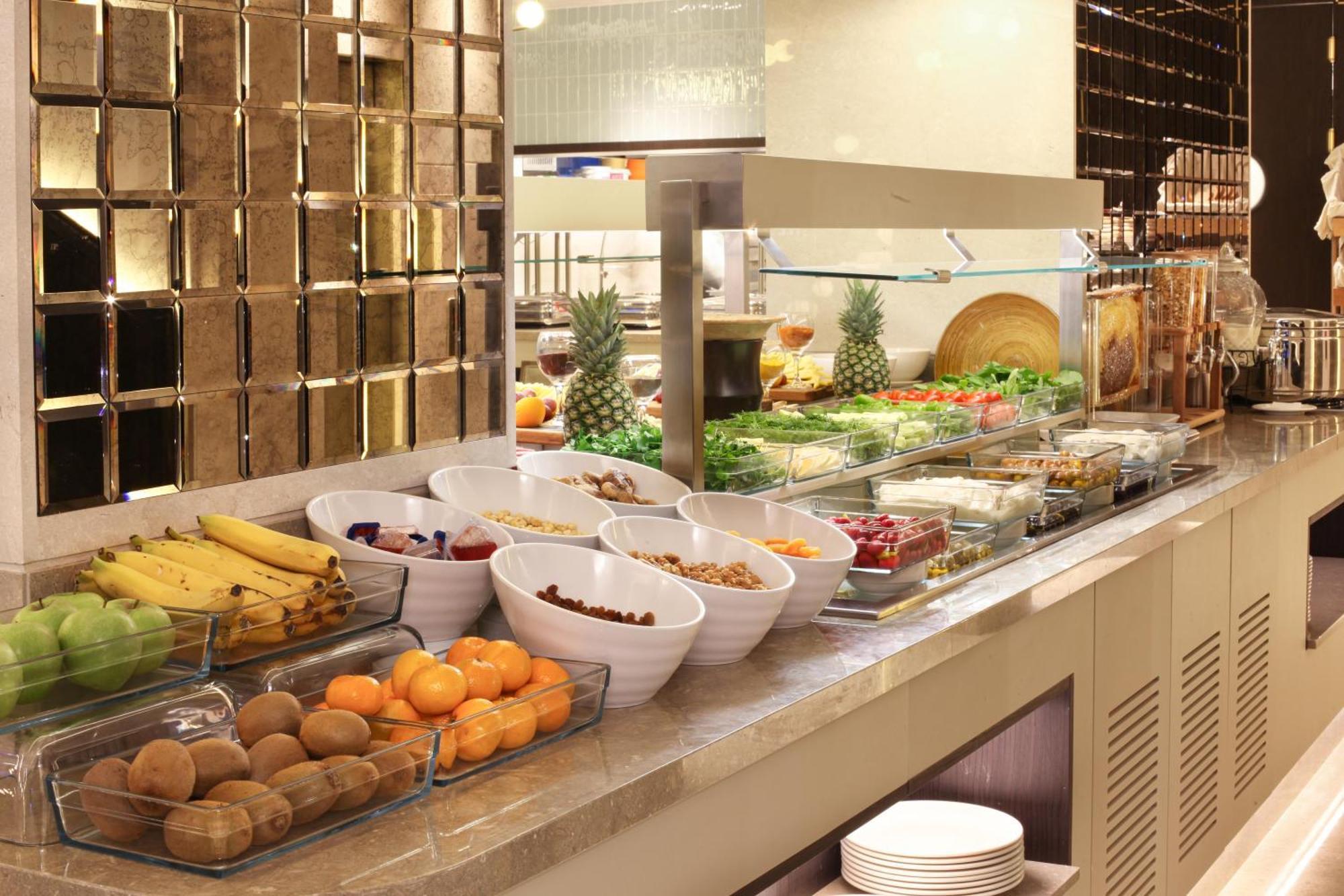 本特利摩顿酒店 - 特级 伊斯坦布尔 外观 照片 A buffet at a hotel
