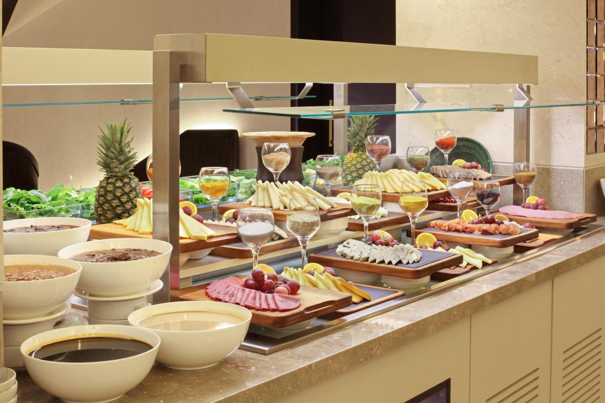 本特利摩顿酒店 - 特级 伊斯坦布尔 外观 照片 A buffet at a hotel