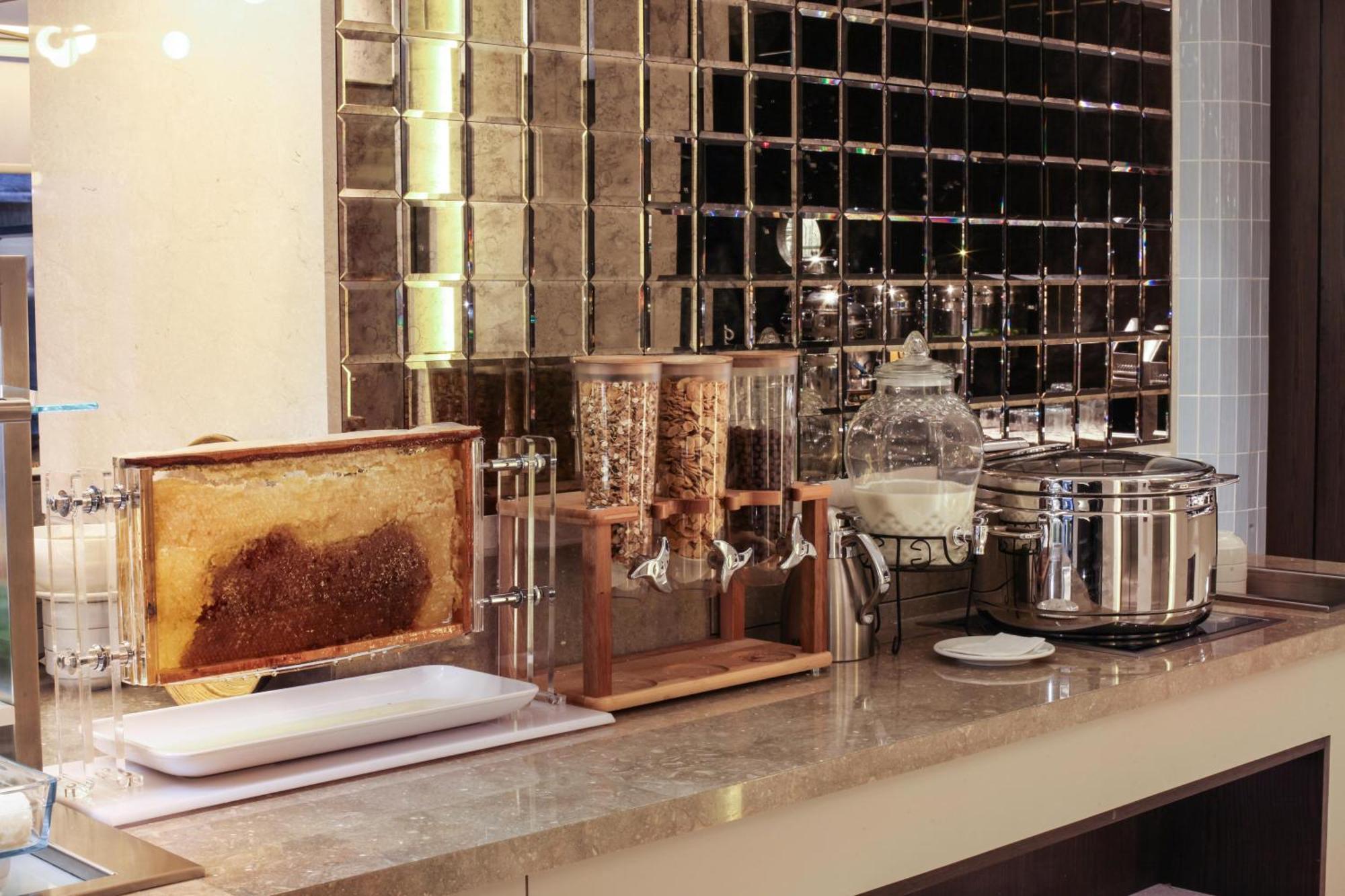 本特利摩顿酒店 - 特级 伊斯坦布尔 外观 照片 A coffee station at a hotel