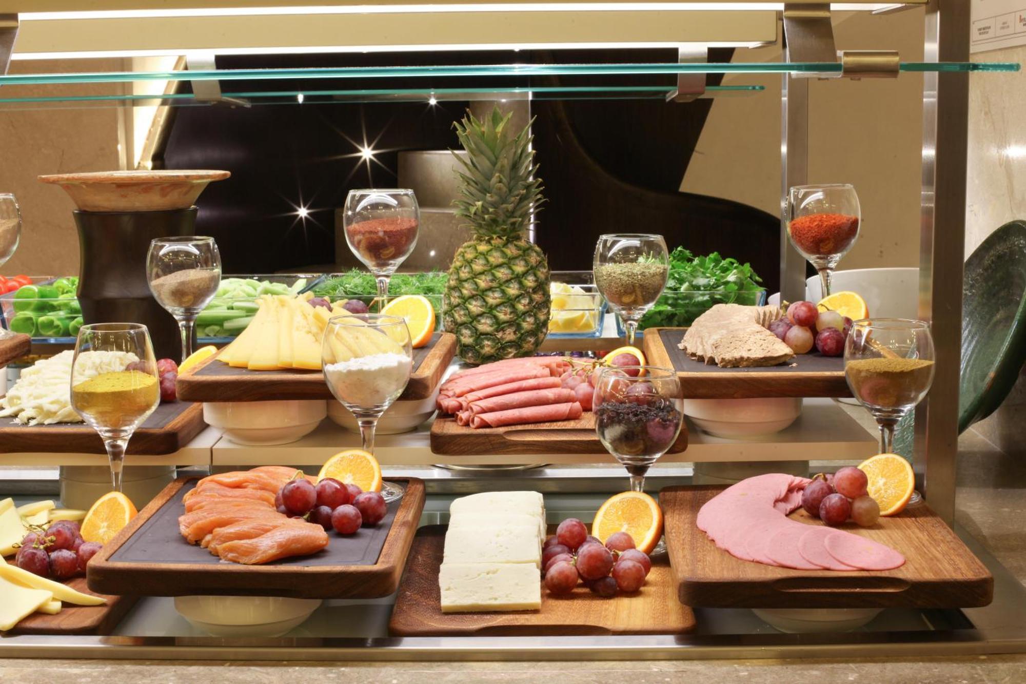 本特利摩顿酒店 - 特级 伊斯坦布尔 外观 照片 A buffet