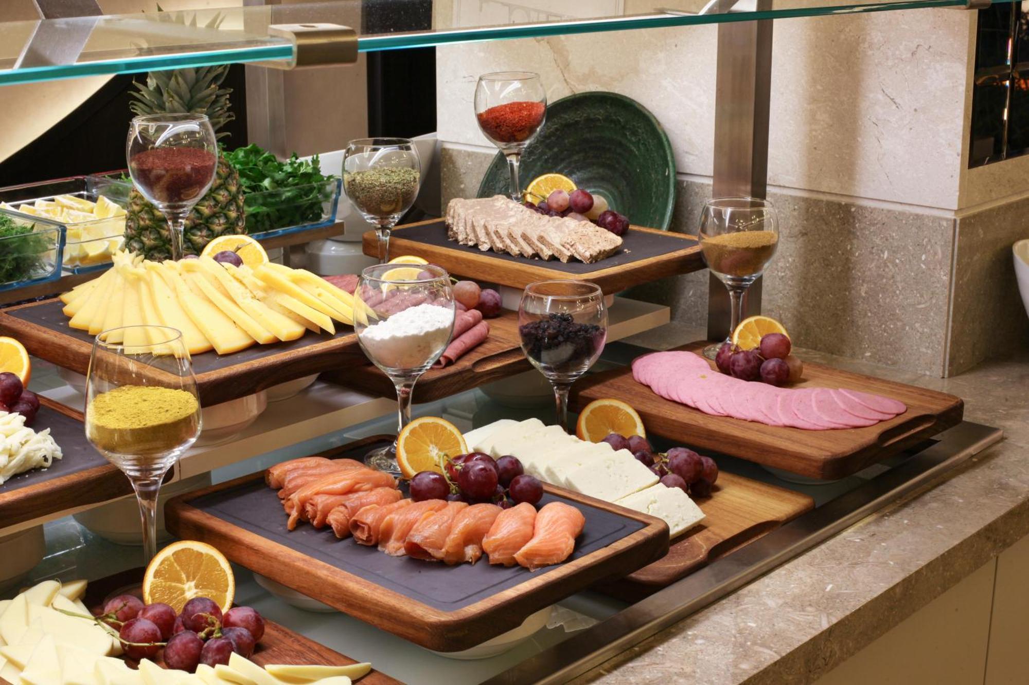本特利摩顿酒店 - 特级 伊斯坦布尔 外观 照片 A cheese platter