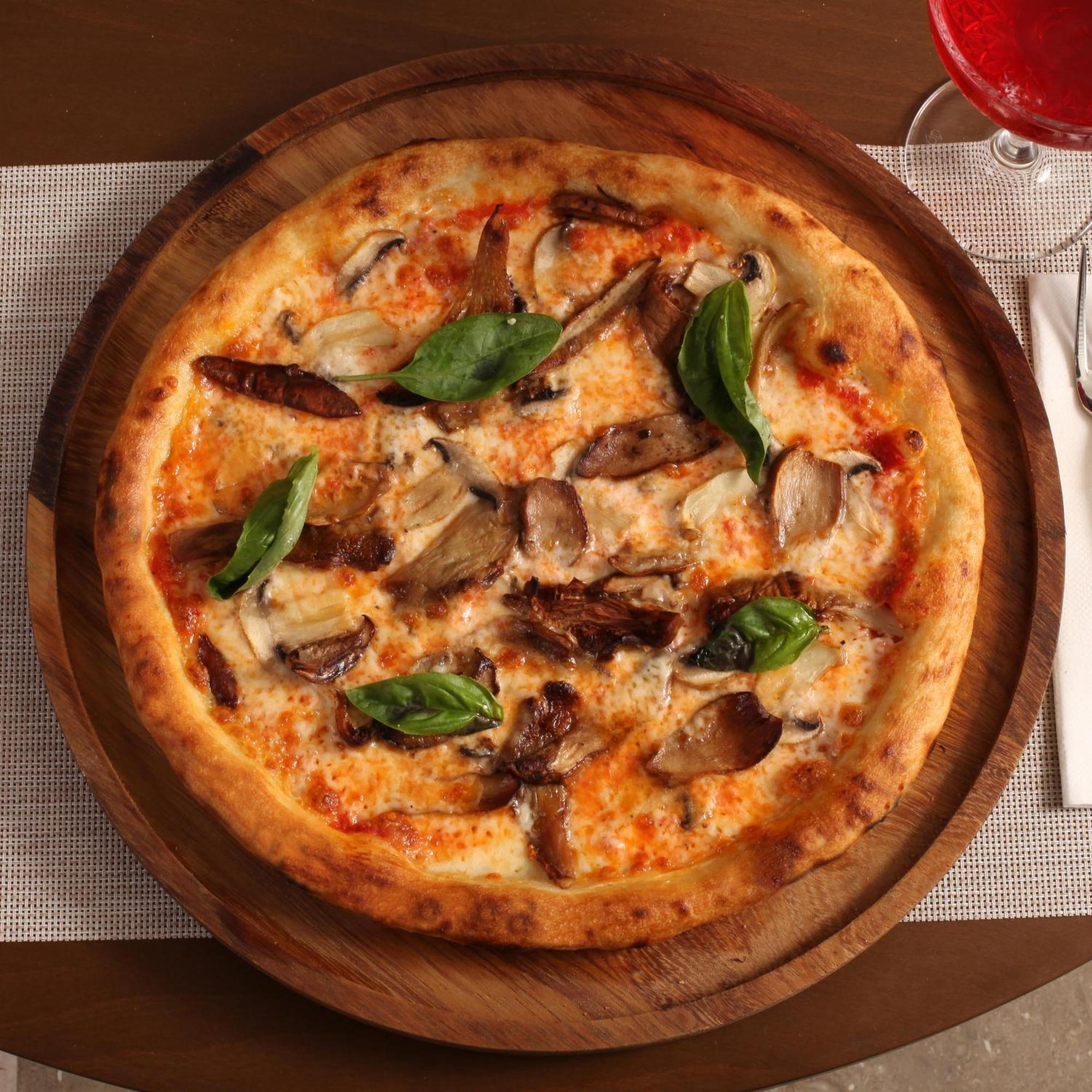 本特利摩顿酒店 - 特级 伊斯坦布尔 外观 照片 Pizza with shiitake mushrooms